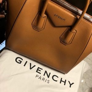 Givenchy antigona medium